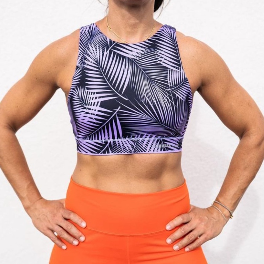 Chestee sports bra size L brand new